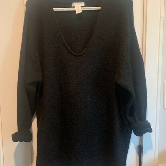 H&M black V-neck sweater (size XS) - Picture 2 of 4